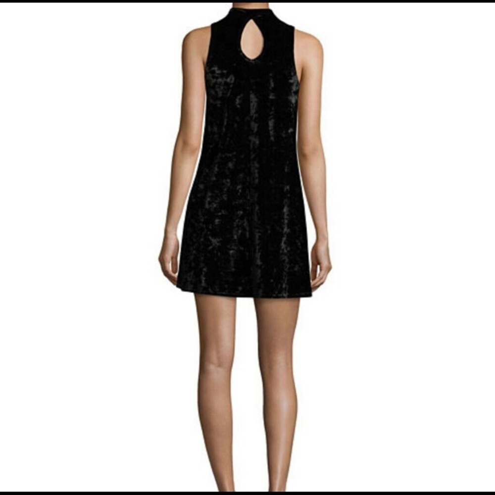 ⛔️SOLD⛔️✨Black Velvet Choker Swing Dress✨ - Picture 4 of 7